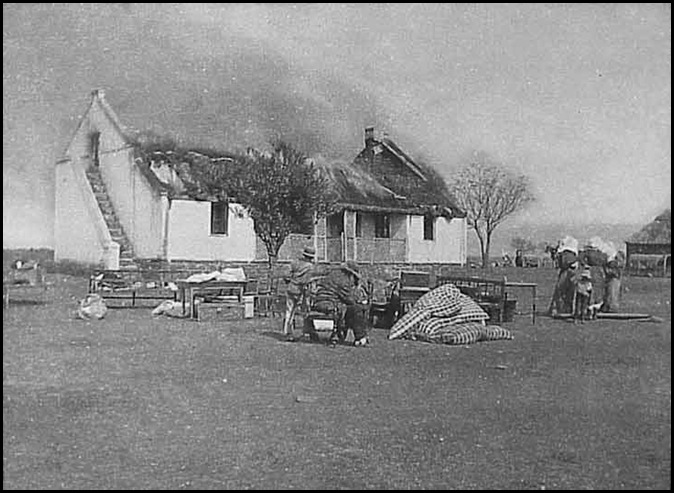 Plaashuis word afgebrand