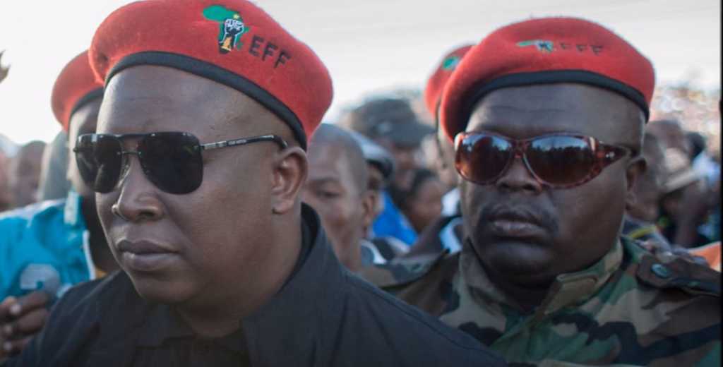 Malema vir die sleutels van huise en trekkers