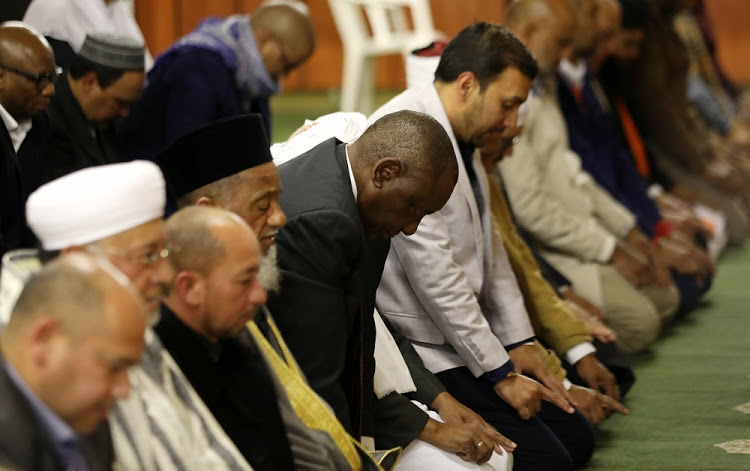 Ramaphosa bid saam met die Moslems