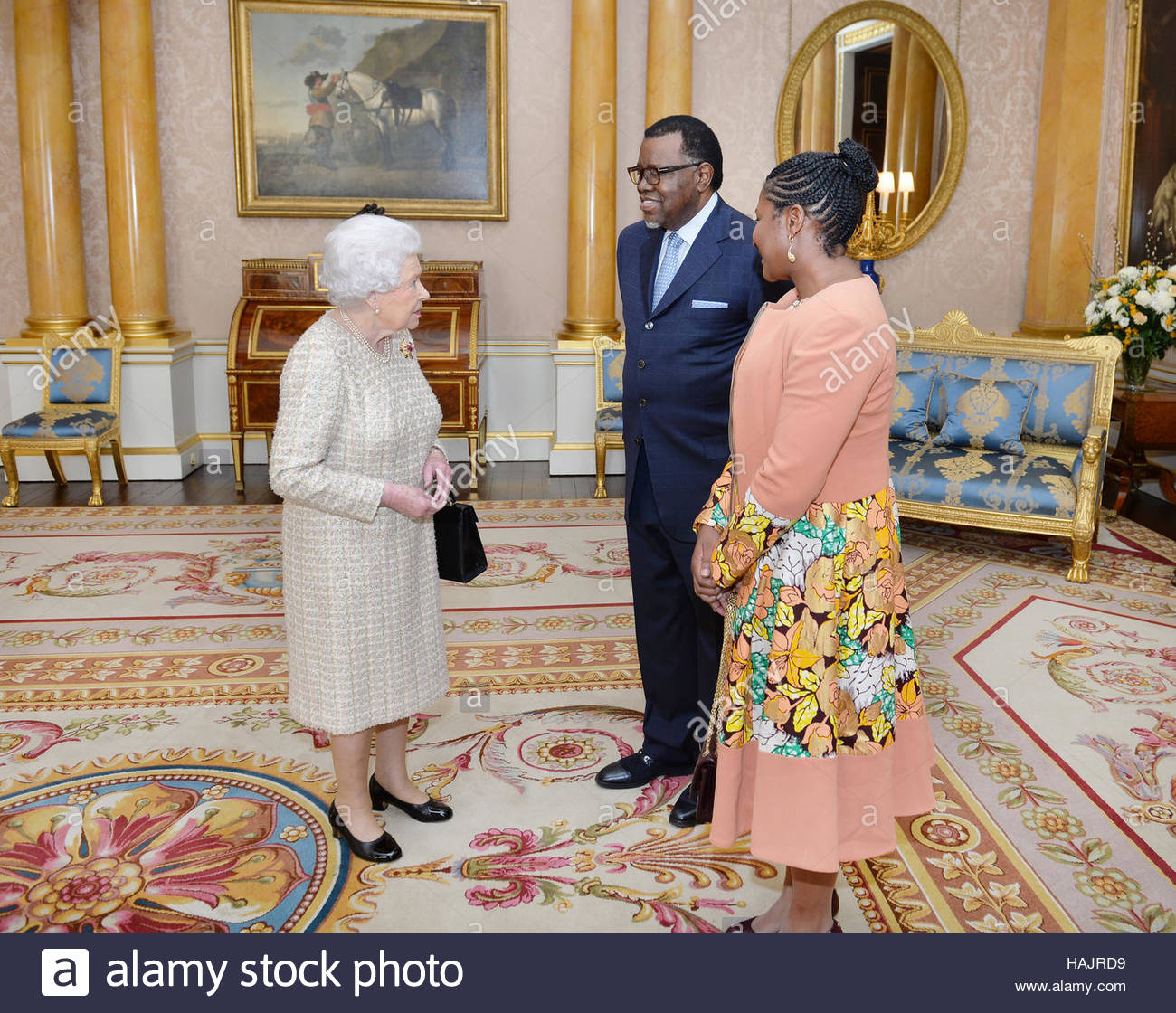 queen elizabeth ii meets the president of nambia hage geingob and HAJRD9